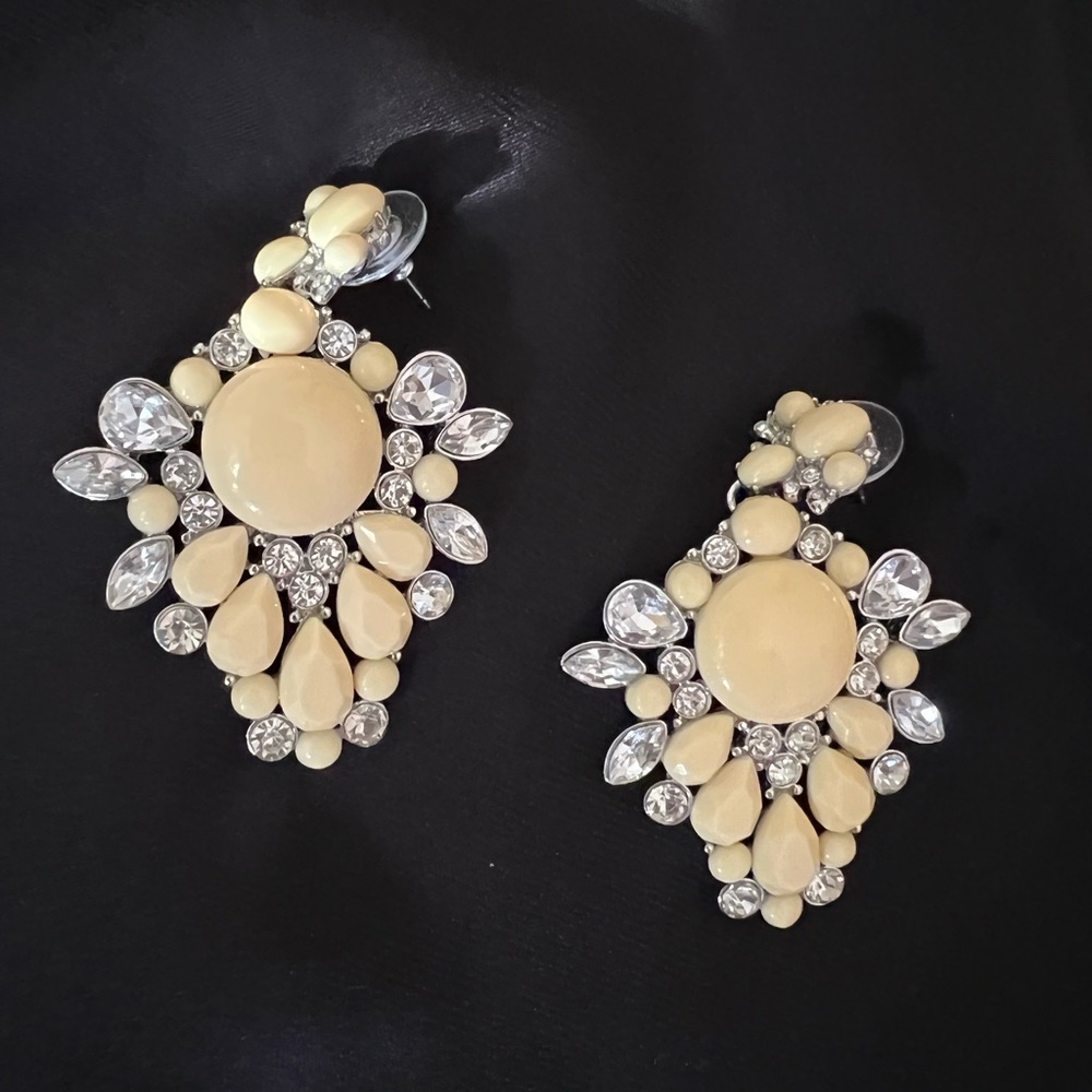Rhinestone and Resin chandelier fashion earrings